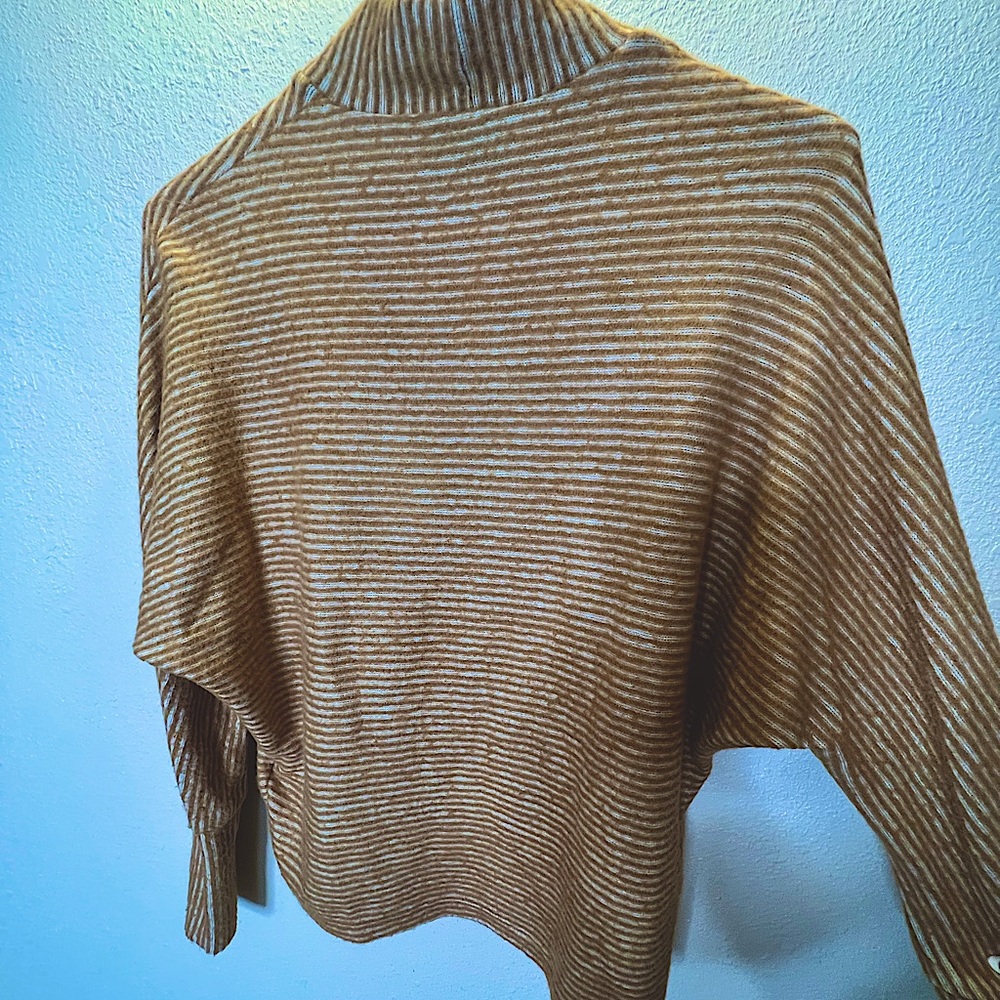 Urban Outfitters Long Sleeve size xs